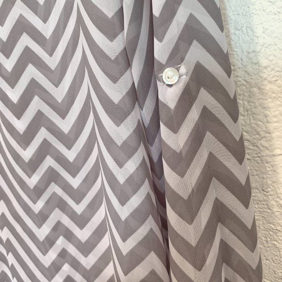 NWOT a.n.a. HiLo Tunic 1/4 Button Up Semi Sheer Top Gray White Chevron Sz Small - Picture 6 of 9